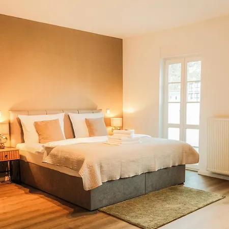 Mit 3 Schlafzimmern, 2 Badezimmern, Aufzug, Balkone, 6 Personen Apartment