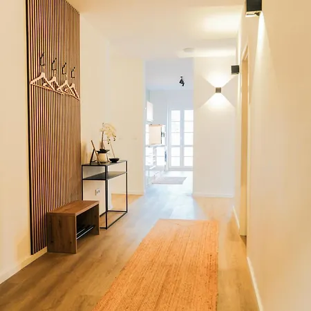 Apartment Mit 3 Schlafzimmern, 2 Badezimmern, Aufzug, Balkone, 6 Personen
