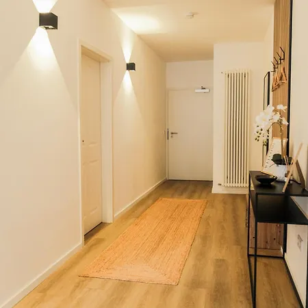 Apartment Mit 3 Schlafzimmern, 2 Badezimmern, Aufzug, Balkone, 6 Personen *