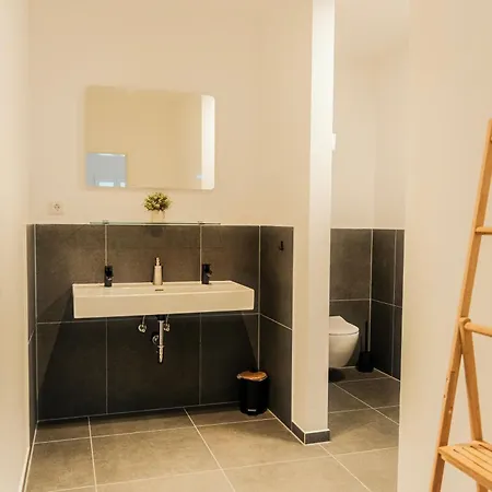 Mit 3 Schlafzimmern, 2 Badezimmern, Aufzug, Balkone, 6 Personen Bad Ems