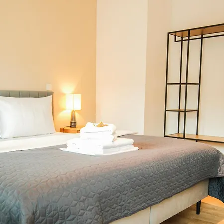 Mit 3 Schlafzimmern, 2 Badezimmern, Aufzug, Balkone, 6 Personen Apartment