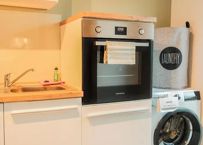 Moderne 3-schlafzimmer-apartments Mit Balkon & Aufzug Bis 6 Personen *