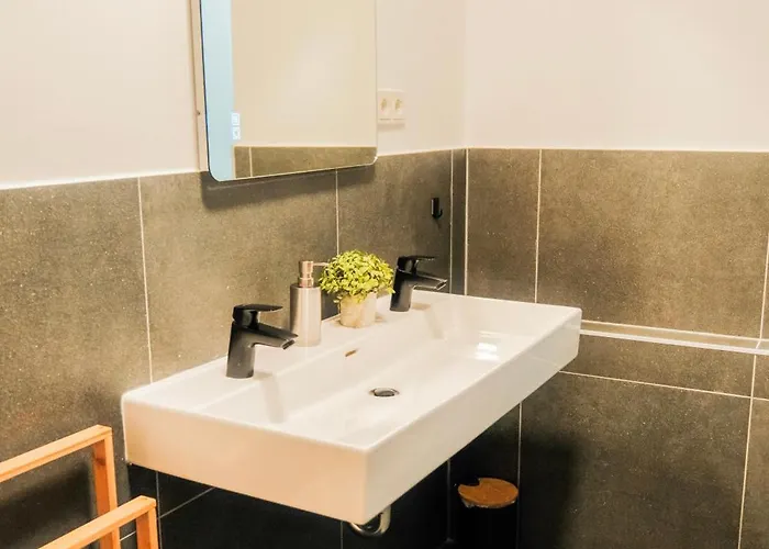 Moderne 3-schlafzimmer-apartments Mit Balkon & Aufzug Bis 6 Personen *